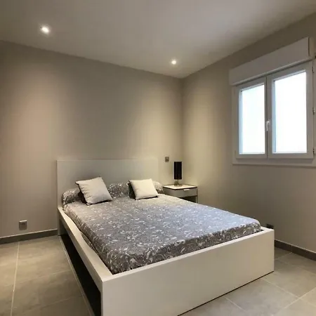 2 Pieces Balcon Et Parking Proche Centre 2 Le Lavandou