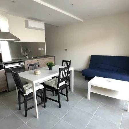 2 Pieces Balcon Et Parking Proche Centre 2 * Le Lavandou