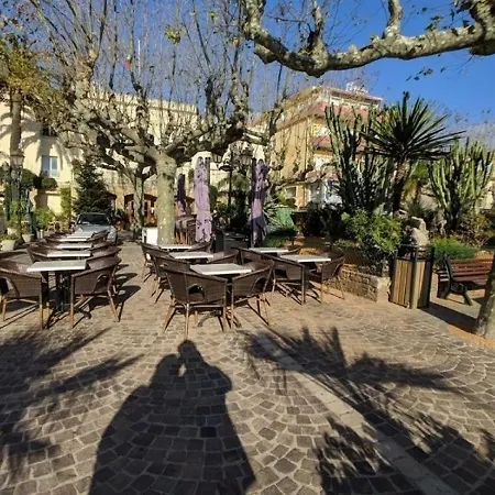 Apartment 2 Pieces Balcon Et Parking Proche Centre 2 Le Lavandou